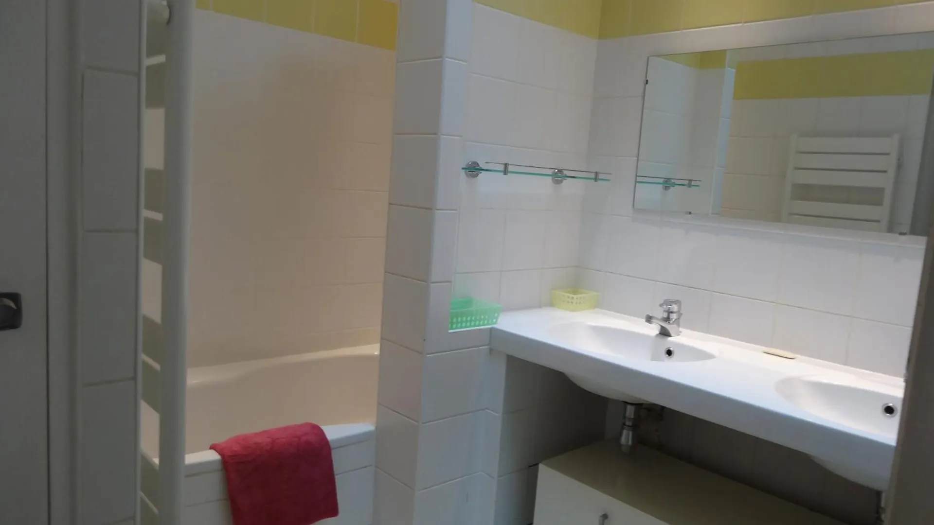 Chambre Privee Chez L'habitant - La Campagne A ホームステイ *